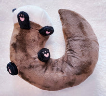 画像をギャラリービューアに読み込む, Nuzzle Noodles⭐Oatmeal the Otter Pillow
