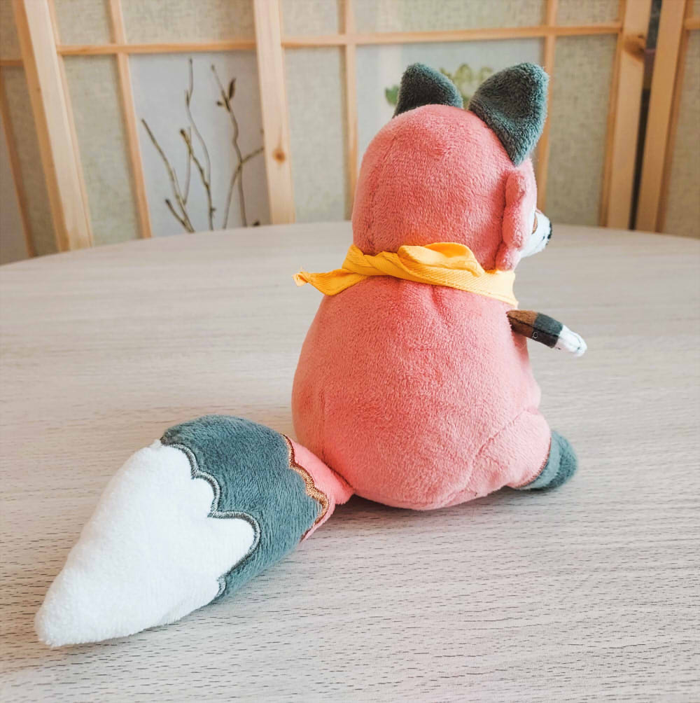 Back view of BeanBuds beanie plush of Chiffon the fox