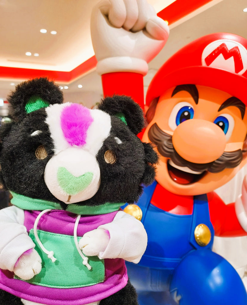 Plush of Pepper the Skunk posing with Mario